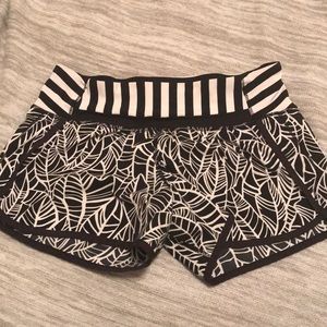 Lululemon shorts - Palm Leaf